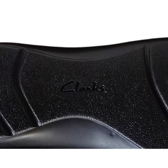 Clarks Women's Cora Chai SHERPA LEATHER DISTRESSED Ankle BootS SIZE 11 NEW - Picture 7 of 9